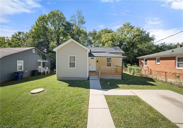 Photo 1 of Single family home for sale at 2810 Ansonia St, Winston Salem, NC 27105 | MLS# 1237255 | Listing updated on 2026-10-25
