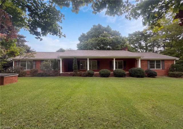 Photo 1 of Single family home for sale at 3828 Waterview Rd, High Point, NC 27265 | MLS# 1235752 | Listing updated on 2026-10-07