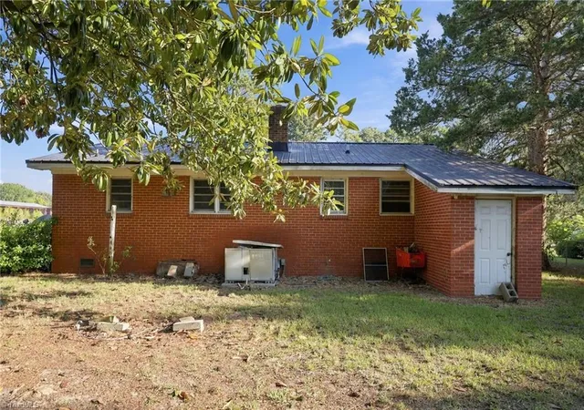 Photo 3 of Single family home for sale at 302 E 17th Street, Scotland Neck, NC 27874 | MLS# 1234864 | Listing updated on 2026-09-17
