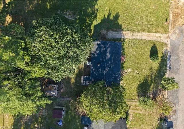 Photo 4 of Single family home for sale at 302 E 17th Street, Scotland Neck, NC 27874 | MLS# 1234864 | Listing updated on 2026-09-17