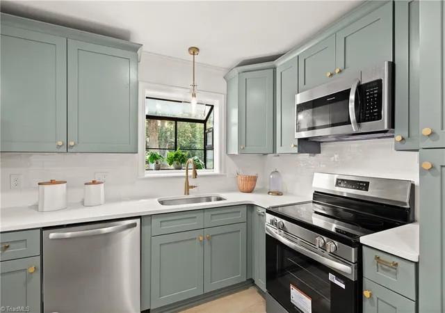 Photo 3 of Sale Pending at 4816 Welwyn Rd, Winston Salem, NC 27104 | MLS# 1235736 | Listing updated on 2026-10-03