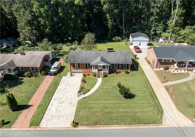 Photo 3 of Single family home for sale at 2634 Weymoth Rd, Winston Salem, NC 27103 | MLS# 1237061 | Listing updated on 2026-10-25