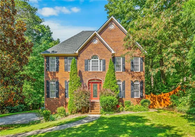 Photo 1 of Single family home for sale at 604 Doe Run Dr, Kernersville, NC 27284 | MLS# 1234157 | Listing updated on 2026-09-15
