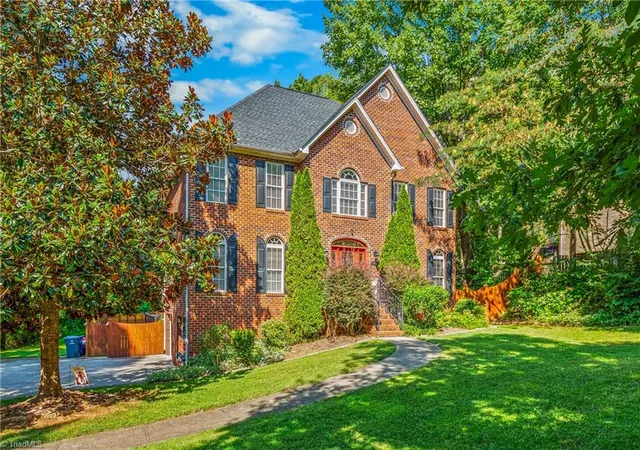 Photo 2 of Single family home for sale at 604 Doe Run Dr, Kernersville, NC 27284 | MLS# 1234157 | Listing updated on 2026-09-15