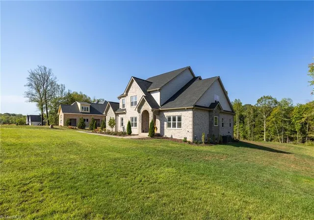 Photo 3 of Single family home for sale at 7533 Shadow Crk Dr, Summerfield, NC 27358 | MLS# 1236325 | Listing updated on 2026-10-04