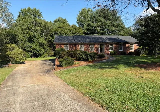 Photo 2 of Sale Pending at 7525 Eppingwood Ct, Clemmons, NC 27012 | MLS# 1235320 | Listing updated on 2026-10-05
