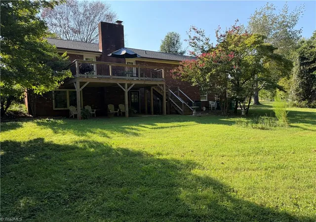 Photo 3 of Sale Pending at 7525 Eppingwood Ct, Clemmons, NC 27012 | MLS# 1235320 | Listing updated on 2026-10-05