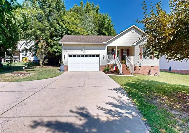Photo 3 of Sale Pending at 1086 Johnsontown Rd, Thomasville, NC 27360 | MLS# 1233815 | Listing updated on 2026-09-16