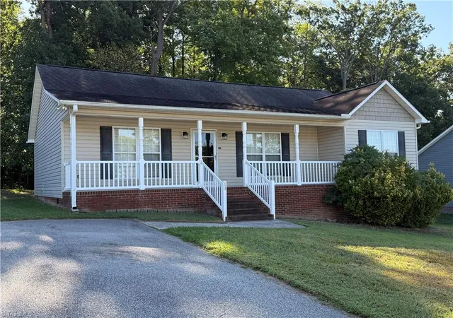 Single family home for sale at 13 Thomasville High Dr, Thomasville, NC 27360 | MLS# 1235508