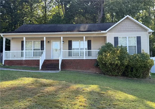 Photo 2 of Single family home for sale at 13 Thomasville High Dr, Thomasville, NC 27360 | MLS# 1235508 | Listing updated on 2026-10-04