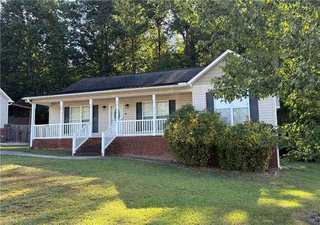 Photo 3 of Single family home for sale at 13 Thomasville High Dr, Thomasville, NC 27360 | MLS# 1235508 | Listing updated on 2026-10-04