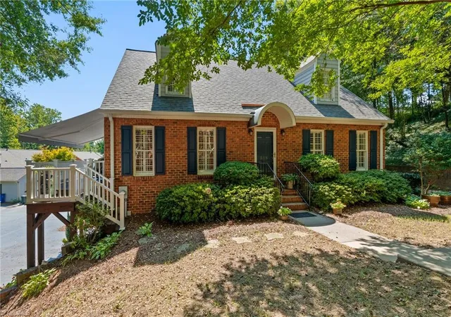 Photo 3 of Single family home for sale at 518 Tanners Park Ct, Winston Salem, NC 27101 | MLS# 1234245 | Listing updated on 2026-09-12