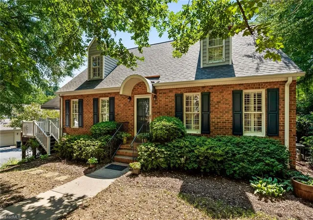 Photo 3 of Single family home for sale at 518 Tanners Park Ct, Winston Salem, NC 27101 | MLS# 1234245 | Listing updated on 2026-09-12
