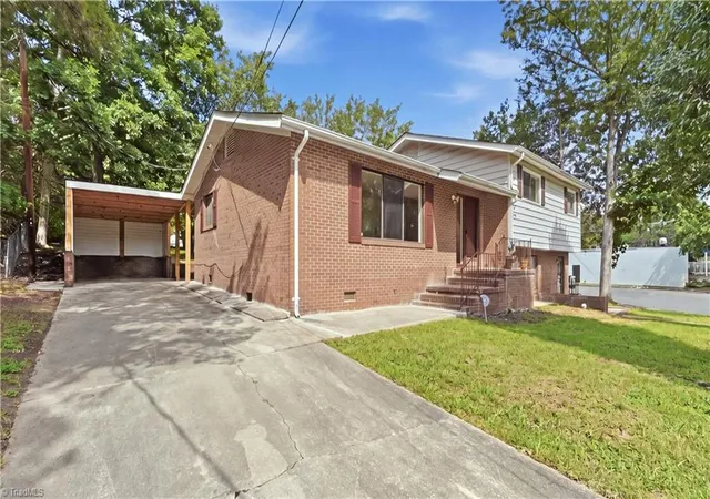 Photo 2 of Single family home for sale at 516 Park Ln, Reidsville, NC 27320 | MLS# 1235036 | Listing updated on 2026-09-15
