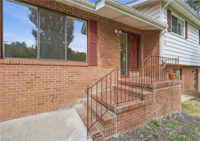 Photo 3 of Single family home for sale at 516 Park Ln, Reidsville, NC 27320 | MLS# 1235036 | Listing updated on 2026-09-15