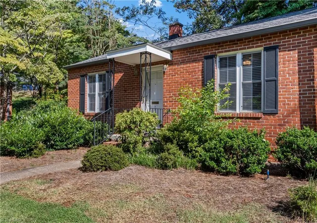 Photo 2 of Sale Pending at 710 N Avalon Rd, Winston Salem, NC 27104 | MLS# 1233567 | Listing updated on 2026-09-11