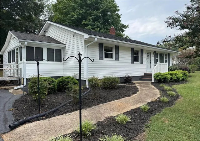 Photo 2 of Single family home for sale at 902 Elmhurst St, Winston Salem, NC 27127 | MLS# 1236298 | Listing updated on 2026-09-21