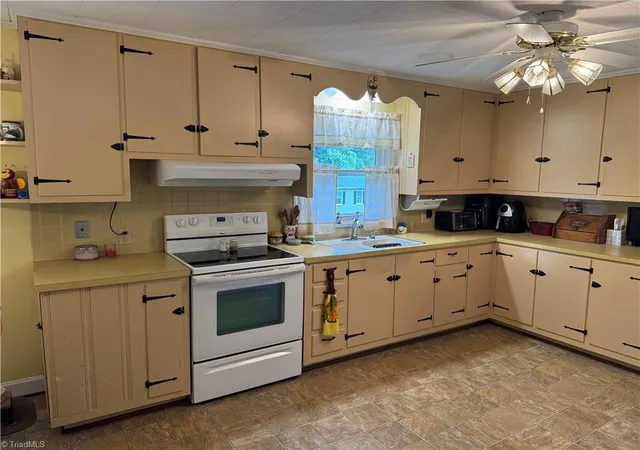 Photo 4 of Single family home for sale at 902 Elmhurst St, Winston Salem, NC 27127 | MLS# 1236298 | Listing updated on 2026-09-21