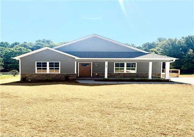 Photo 1 of Single family home for sale at 825 Hardison St, Mocksville, NC 27028 | MLS# 1233168 | Listing updated on 2026-09-03
