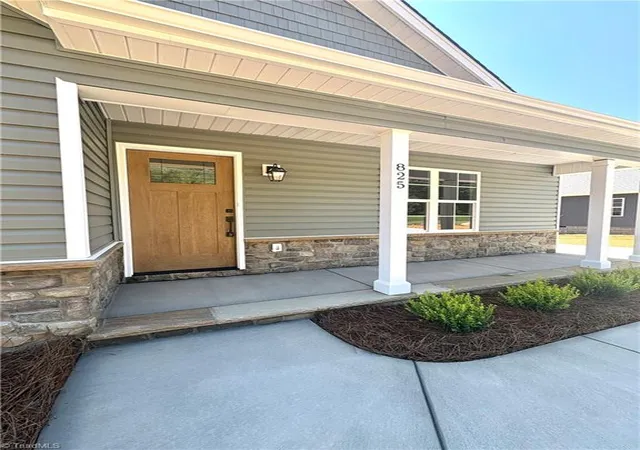 Photo 3 of Single family home for sale at 825 Hardison St, Mocksville, NC 27028 | MLS# 1233168 | Listing updated on 2026-09-03