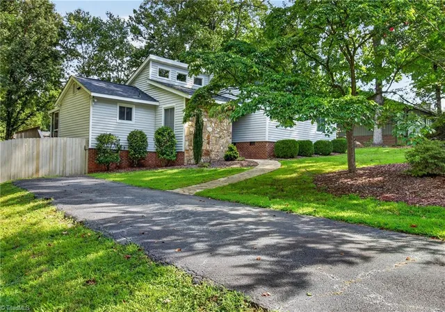 Photo 1 of Sale Pending at 609 Robin Ln, Archdale, NC 27263 | MLS# 1234889 | Listing updated on 2026-09-18