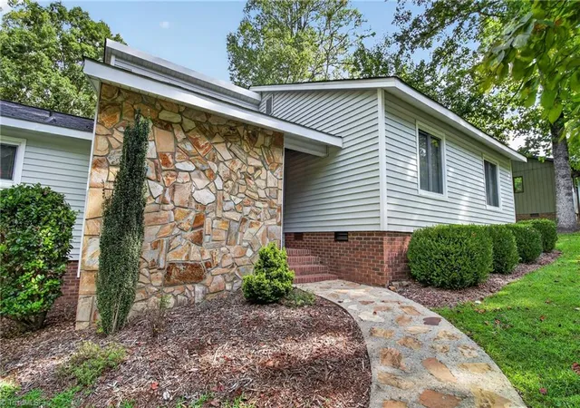 Photo 2 of Sale Pending at 609 Robin Ln, Archdale, NC 27263 | MLS# 1234889 | Listing updated on 2026-09-18