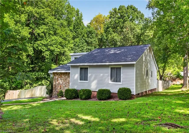 Photo 3 of Sale Pending at 609 Robin Ln, Archdale, NC 27263 | MLS# 1234889 | Listing updated on 2026-09-18