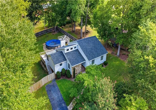Photo 3 of Sale Pending at 609 Robin Ln, Archdale, NC 27263 | MLS# 1234889 | Listing updated on 2026-09-18