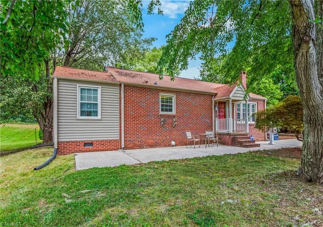 Photo 2 of Single family home for sale at 4733 Eastwin Dr, Winston Salem, NC 27104 | MLS# 1235345 | Listing updated on 2026-10-07