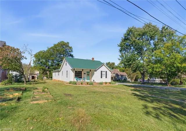 Photo 1 of Single family home for sale at 907 5th Street Ext, Spencer, NC 28159 | MLS# 1238345 | Listing updated on 2026-10-12