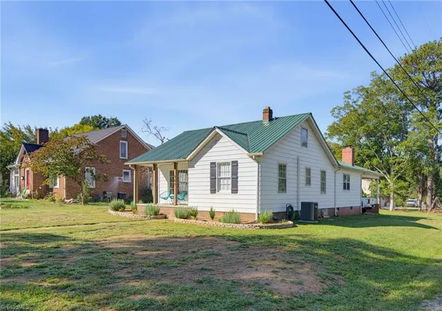 Photo 2 of Single family home for sale at 907 5th Street Ext, Spencer, NC 28159 | MLS# 1238345 | Listing updated on 2026-10-12