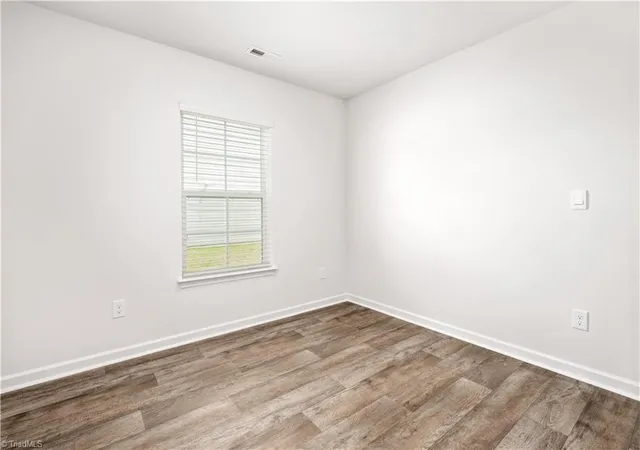Photo 4 of Single family home for sale at 7 Jubilee Ct, Greensboro, NC 27406 | MLS# 1233584 | Listing updated on 2026-09-09
