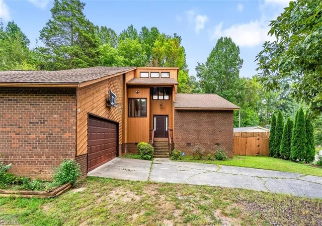 Photo 2 of Single family home for sale at 2016 Ledford Rd, Greensboro, NC 27406 | MLS# 1234274 | Listing updated on 2026-09-13