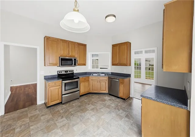 Photo 4 of Single family home for sale at 105 Silver Crk Trl, Kernersville, NC 27284 | MLS# 1238781 | Listing updated on 2026-10-13