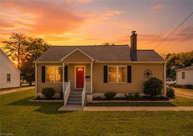 Photo 1 of Single family home for sale at 418 S Maple St, Graham, NC 27253 | MLS# 1233964 | Listing updated on 2026-09-20