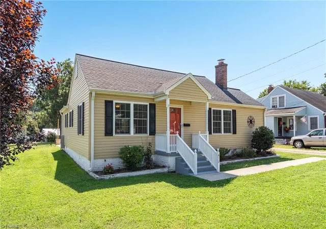 Photo 3 of Single family home for sale at 418 S Maple St, Graham, NC 27253 | MLS# 1233964 | Listing updated on 2026-09-20