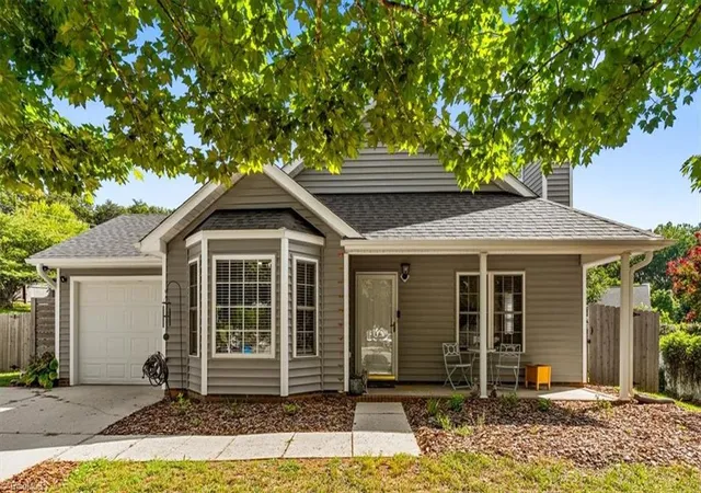 Photo 1 of Single family home for sale at 21 Crestbrook Ct, Greensboro, NC 27455 | MLS# 1233690 | Listing updated on 2026-09-23