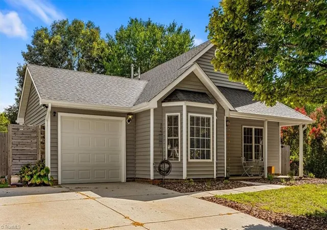 Photo 2 of Single family home for sale at 21 Crestbrook Ct, Greensboro, NC 27455 | MLS# 1233690 | Listing updated on 2026-09-23