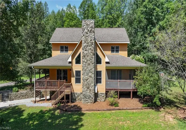 Photo 2 of Single family home for sale at 789 W Meadow Pkwy, Moravian Falls, NC 28654 | MLS# 1234413 | Listing updated on 2026-09-26