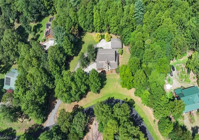Photo 4 of Single family home for sale at 789 W Meadow Pkwy, Moravian Falls, NC 28654 | MLS# 1234413 | Listing updated on 2026-10-20