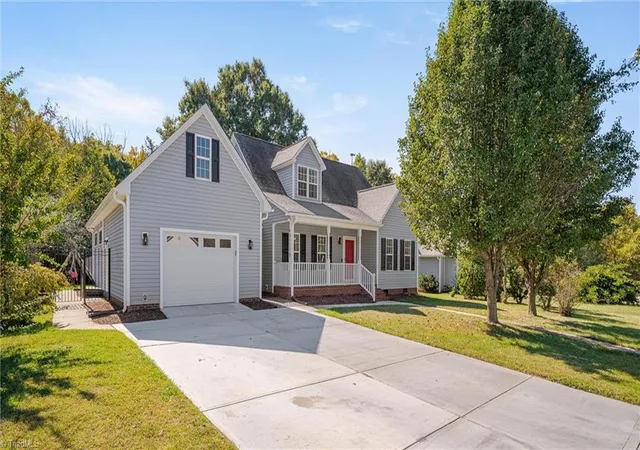 Photo 3 of Single family home for sale at 204 Esteban Ct, Mebane, NC 27302 | MLS# 1238985 | Listing updated on 2026-10-16