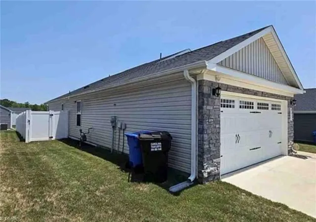 Photo 2 of Single family home for sale at 8611 Kenridge Ln, Fuquay Varina, NC 27526 | MLS# 1234906 | Listing updated on 2026-09-08