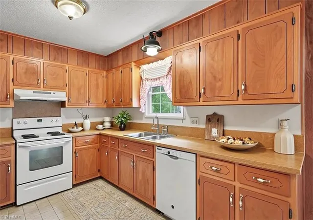 Photo 3 of Single family home for sale at 4563 Nc Hwy 268, Pilot Mountain, NC 27041 | MLS# 1233611 | Listing updated on 2026-09-01