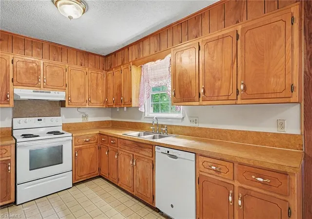 Photo 4 of Single family home for sale at 4563 Nc Hwy 268, Pilot Mountain, NC 27041 | MLS# 1233611 | Listing updated on 2026-09-01