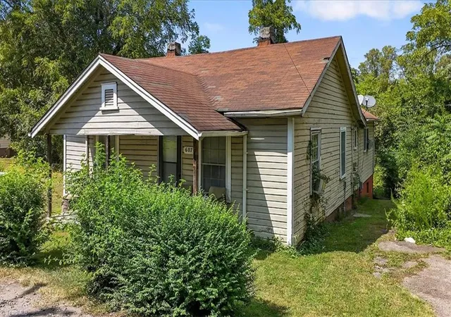 Photo 3 of Multi family home for sale at 613 Stiers St, Reidsville, NC 27320 | MLS# 1234715 | Listing updated on 2026-09-09