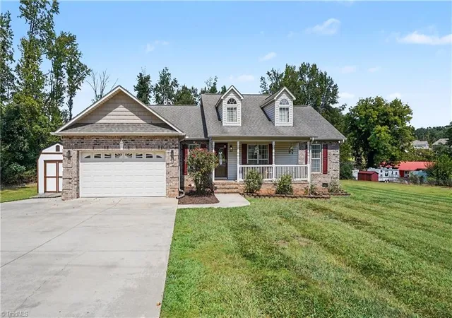 Photo 3 of Single family home for sale at 504 Evergreen Trl, Thomasville, NC 27360 | MLS# 1235864 | Listing updated on 2026-09-26