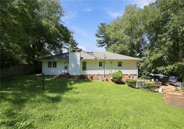 Photo 2 of Single family home for sale at 505 Kinard Dr, Winston Salem, NC 27101 | MLS# 1235069 | Listing updated on 2026-10-07