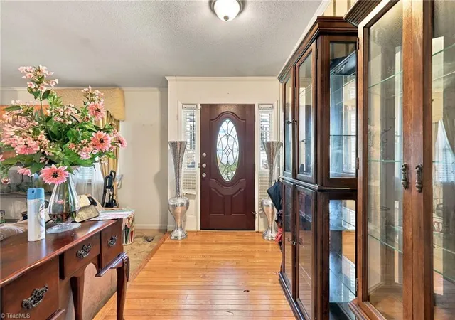 Photo 3 of Single family home for sale at 505 Kinard Dr, Winston Salem, NC 27101 | MLS# 1235069 | Listing updated on 2026-10-07