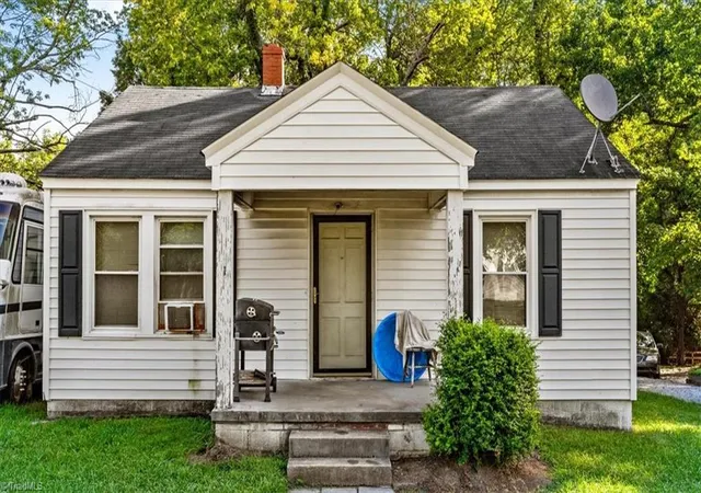 Photo 1 of Sale Pending at 1813 Willora St, Greensboro, NC 27406 | MLS# 1238223 | Listing updated on 2026-10-27