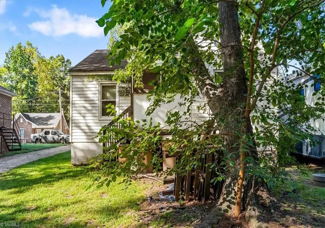 Photo 3 of Sale Pending at 1813 Willora St, Greensboro, NC 27406 | MLS# 1238223 | Listing updated on 2026-10-27